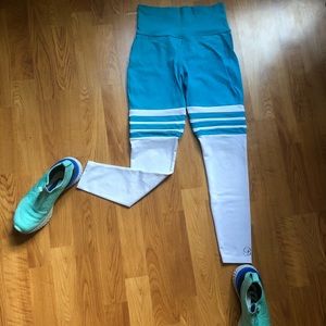 Bombshell workout leggings!  Squatproof!